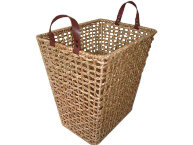 Wicker laundry basket with two straps